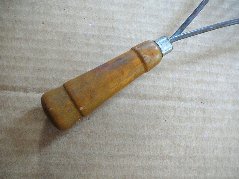 ANTIQUE TURNED WOOD HANDLE ESS WIRE HEAD POTATO MASHER PRIMITIVE UTENSIL #34