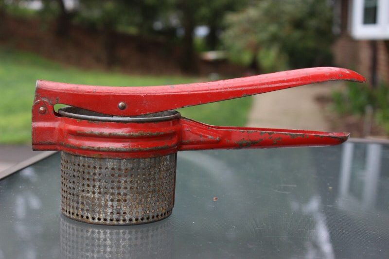 ANTIQUE VINTAGE RED HANDLED POTATO RICER MASHER PRESS KITCHEN Tool Farmhouse