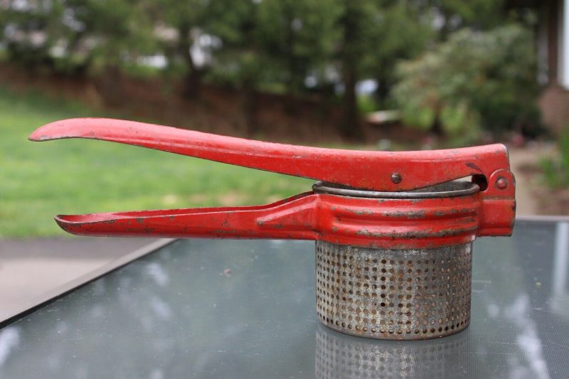 ANTIQUE VINTAGE RED HANDLED POTATO RICER MASHER PRESS KITCHEN Tool Farmhouse