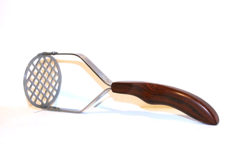 Cutco Vintage No 14 Potato Masher Brown Swirl Wooden Handle Kitchen Cutlery