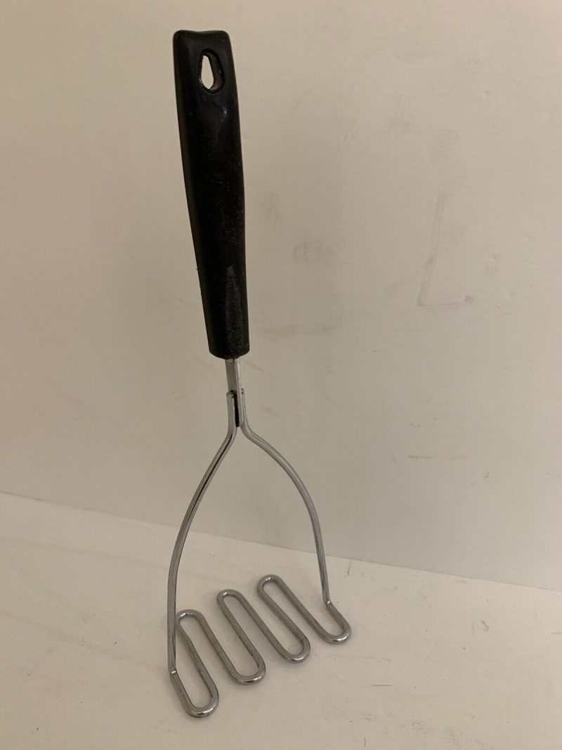 EKCO Potato Vegetable Masher Zig Zag Black Handle Kitchen Utensil Vintage