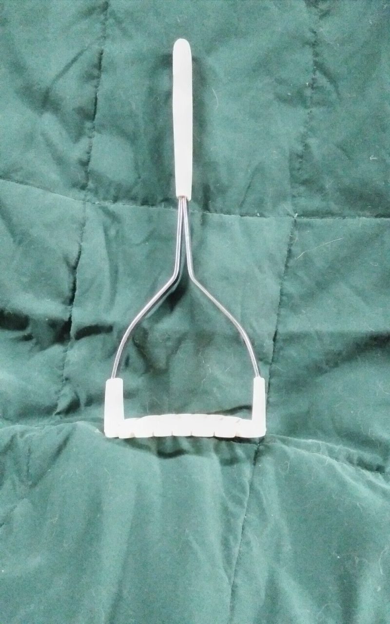 RARE Vintage Potato Masher "Taiwan 2" (White Handle and Masher) Preowned 