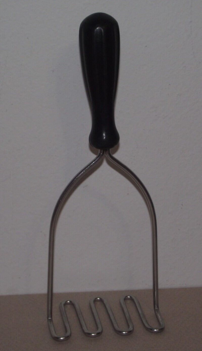 Vtg black plastic handle stainless steel potato masher kitchen tool gadget ~F